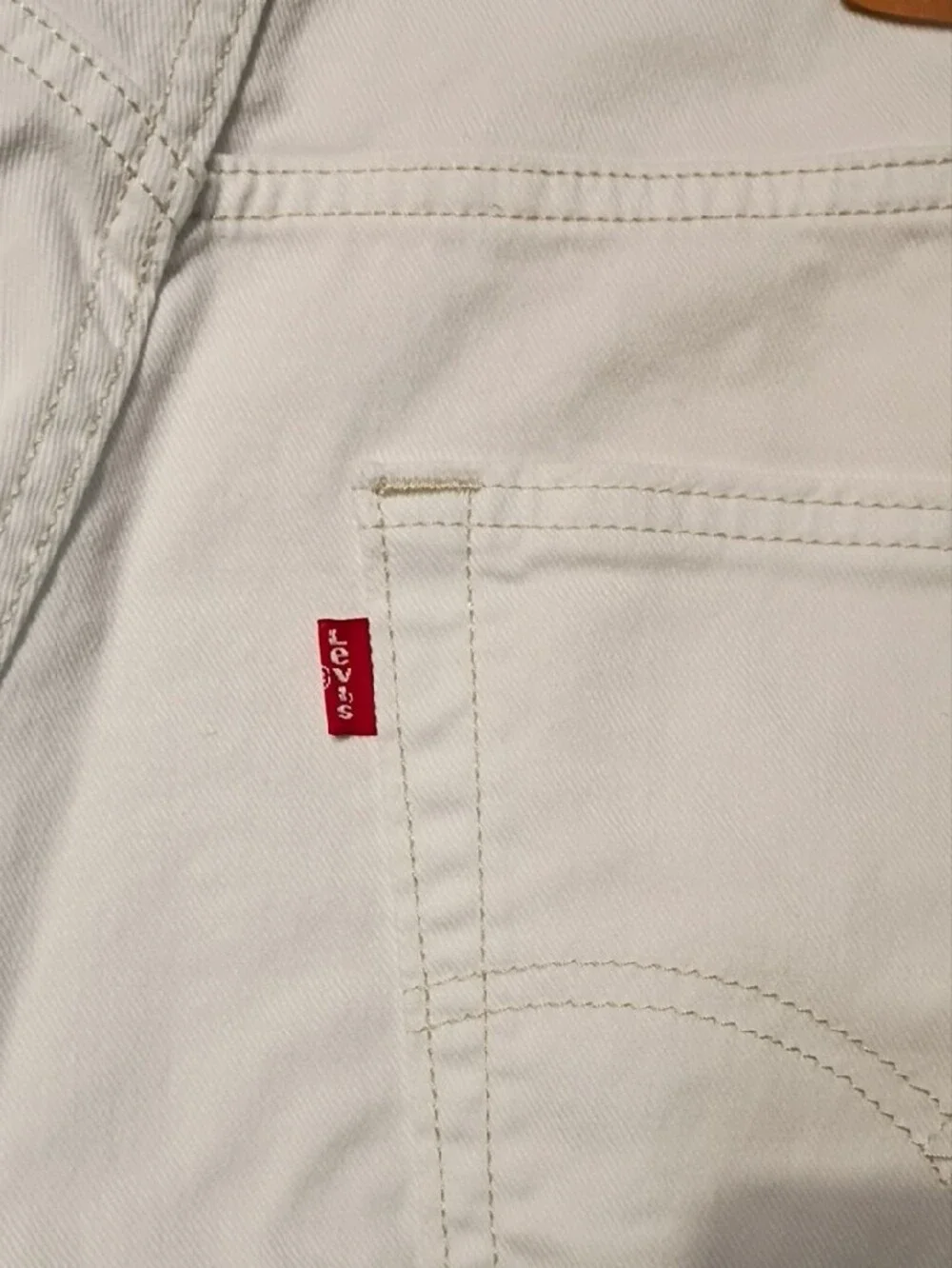 Levi's White Flat-Front Men's Shorts